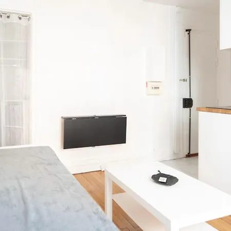 Cozy Studio Near Paris